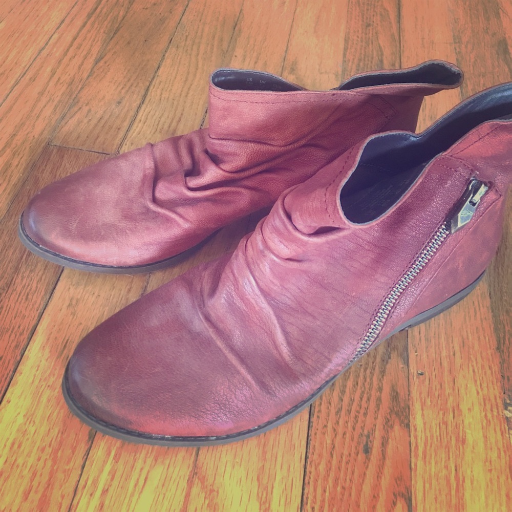 Brand new Fergie booties
